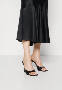 Guess Linda Flare Skirt - Jupe Trapèze - Jet Black -Magasin Général De Mode a558291871b74d84a2d76816f871edfa