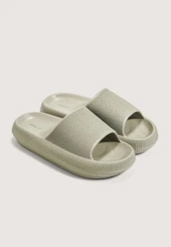 Oysho Sandales De Bain - Khaki -Magasin Général De Mode a86851d473e64c3fa2c3cd479ea62595