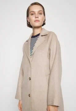 Selected Femme Slfnew Tama Coat - Manteau Classique - Sandshell 11 Selected Femme Slfnew Tama Coat - Manteau Classique - Sandshell -Magasin Général De Mode a9f3a4a05e984f75afca04b71594398d