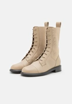 Emporio Armani Capsule Icon - Bottes À Lacets - Beige -Magasin Général De Mode ababf7ad5bb64e6e9e6822903af1a5bf