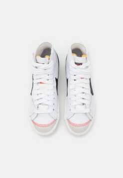 Nike Sportswear Blazer Mid '77 Jumbo Unisex - Baskets Montantes - White/Black/Sail/Team Orange -Magasin Général De Mode ac3547823f4b458ba1243f1338265394