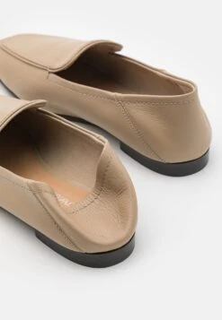 Emporio Armani Capsule Icon - Mocassins - Beige -Magasin Général De Mode add596772ac84829bdf220a96ac0746a