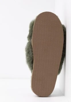 Shepherd Lovisa - Chaussons - Olive -Magasin Général De Mode ae5437a9235540a3aa20ca5e44aa9d4d