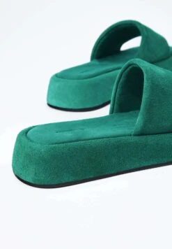 Oysho Mules - Green -Magasin Général De Mode afcff4e1aa8c49ed96ab5755542003ab