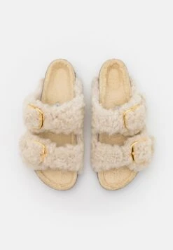 Birkenstock Arizona Big Buckle Rivet Logo Regular Fit - Chaussons - Eggshell 13 Birkenstock Arizona Big Buckle Rivet Logo Regular Fit - Chaussons - Eggshell -Magasin Général De Mode b3e5aab5f2d146129cc90954f154f8bd