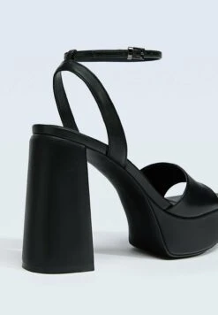 Stradivarius Chaussures De Mariée - Black 10 Stradivarius Chaussures De Mariée - Black -Magasin Général De Mode b4283c738da041b6ad36757daf5bb676