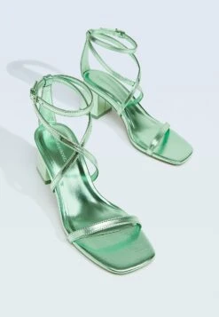 Stradivarius Chaussures De Mariée - Green -Magasin Général De Mode bb301669bc754887ac2dc0096e295085