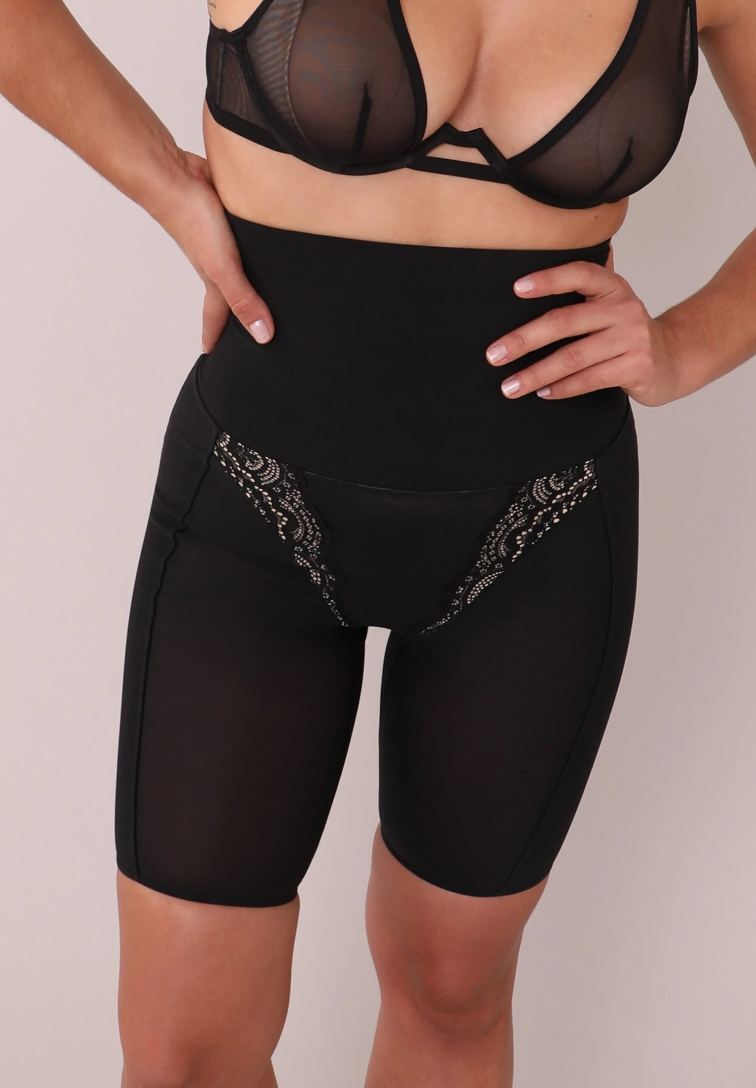 Contour Mid-Thigh Back Side With Gallon - Lingerie Sculptante - Black 3 Contour Mid-Thigh Back Side With Gallon - Lingerie Sculptante - Black