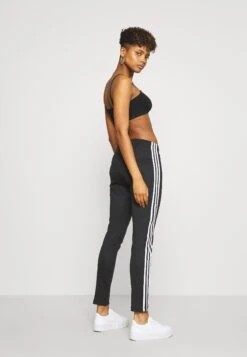 Adidas Originals Superstar - Pantalon De Survêtement - Black/White 10 Adidas Originals Superstar - Pantalon De Survêtement - Black/White -Magasin Général De Mode bd6ca9dfa4f84798bf14b4f134b00021