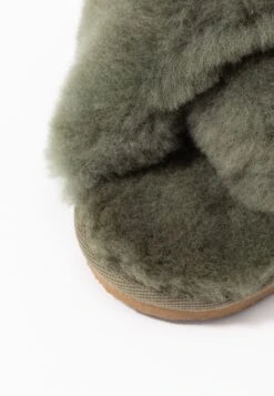Shepherd Lovisa - Chaussons - Olive -Magasin Général De Mode bde88135ede64d57abc2bc4e9a7f82ec