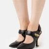 MOSCHINO Escarpins - Nero 2 MOSCHINO Escarpins - Nero -Magasin Général De Mode be75041d27a94889bb518f8b1090dee1