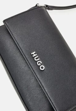 Hugo Chris - Sac Bandoulière - Black 9 Hugo Chris - Sac Bandoulière - Black -Magasin Général De Mode c05a5db076994a6a8dc60eb01a0392ea