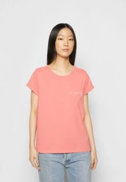 Maison Labiche T-Shirt Basique - Coral 11 Maison Labiche T-Shirt Basique - Coral -Magasin Général De Mode c0b550f307b14300a46bf601285a8fc6