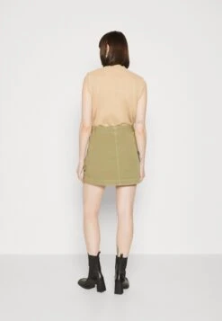 ARKET Jupe En Jean - Army Green 10 ARKET Jupe En Jean - Army Green -Magasin Général De Mode c0e84eed535f4558b092f119df01eb3f