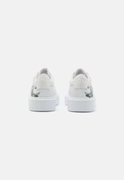 Ted Baker Lorayy - Baskets Basses - White -Magasin Général De Mode c272c2a141c84c5ea96c9ae8adff61d3