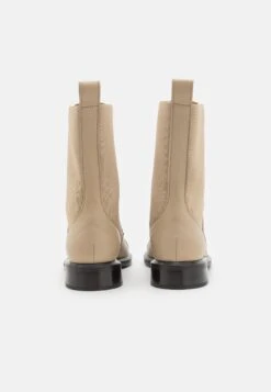 Emporio Armani Capsule Icon - Bottes À Lacets - Beige -Magasin Général De Mode c2a617d1e674451d996d55e59c811fa8