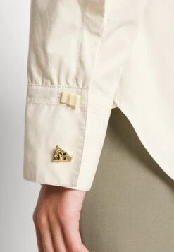 Rejina Pyo Harley - Chemisier - Off-White 13 Rejina Pyo Harley - Chemisier - Off-White -Magasin Général De Mode c3341680bf39435cba5785af6b3a0c9d