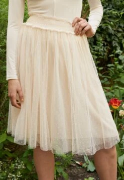 Needle & Thread Honeycomb Smocked Midi Skirt - Jupe Trapèze - Champagne 11 Needle & Thread Honeycomb Smocked Midi Skirt - Jupe Trapèze - Champagne -Magasin Général De Mode c5a0a3d4a211467c95472324c803cc17