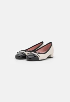 Pretty Ballerinas Shade - Ballerines - Off-White 11 Pretty Ballerinas Shade - Ballerines - Off-White -Magasin Général De Mode c73d8a530f8842319ba701142ca4d0b2