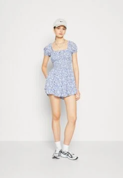 Hollister Co. Emea Flat Crinkle Romper - Combinaison - Blue Clustered -Magasin Général De Mode cd79a12af0544af58818db19d991752a