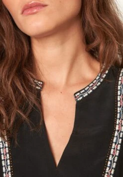 MAISON 123 Blouse - Noir 10 MAISON 123 Blouse - Noir -Magasin Général De Mode cf45b2a76a75415580cf31004a56dfa4