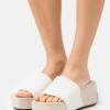Calvin Klein Jeans Wedge Block - Mules À Talons - Ancient White -Magasin Général De Mode d2239333a7974dfdb9fbe2b6ee186eba