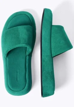Oysho Mules - Green -Magasin Général De Mode d3be6d85a7ba42c2921368056f92a09a