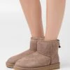 Ugg Classic Mini - Bottines - Caribou -Magasin Général De Mode d487b1af3f7b4012945ca731af11492d