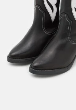 MTNG Teo - Santiags - Blanco 13 MTNG Teo - Santiags - Blanco -Magasin Général De Mode d50fa29e12ab4474ba978a2fee1ca1d0