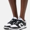 Nike Sportswear Dunk Low Next Nature - Baskets Basses - White/Black -Magasin Général De Mode d591aa998f484357a6e267925dfda7fd