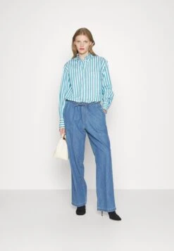 Victoria Beckham Drawstring Trouser - Jean Boyfriend - Mid-Blue Wash -Magasin Général De Mode dbf103dc42c54127858588db7590b31d