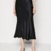 Guess Linda Flare Skirt - Jupe Trapèze - Jet Black 1 Guess Linda Flare Skirt - Jupe Trapèze - Jet Black -Magasin Général De Mode dcba5e30f2e942dea3c48de56beda7b5