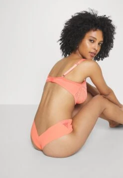 Triumph Flex Smart Highleg Brazilian - Slip - Sugar Coral -Magasin Général De Mode dcfac0987947479d90cb35cb5e7d264d