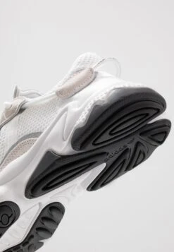Adidas Originals Ozweego - Baskets Basses - Ftwr White/Ftwr White/Core Black -Magasin Général De Mode dd91eef4a9ed48fbabb37124b0d166b3