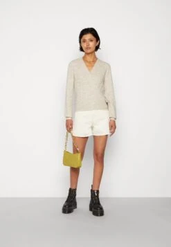 Vero Moda Vmrubellefile Wrap Cardigan - Gilet - Off-White -Magasin Général De Mode e1fa84b30de9407ea24fd8dcad325583