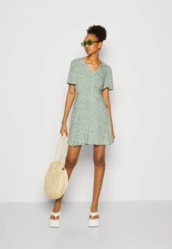 Vero Moda Vmalba Ss Short Wvn Noos - Robe Chemise - Laurel Wreath -Magasin Général De Mode e824599ce08e40ffbe5a990b031fcfbb