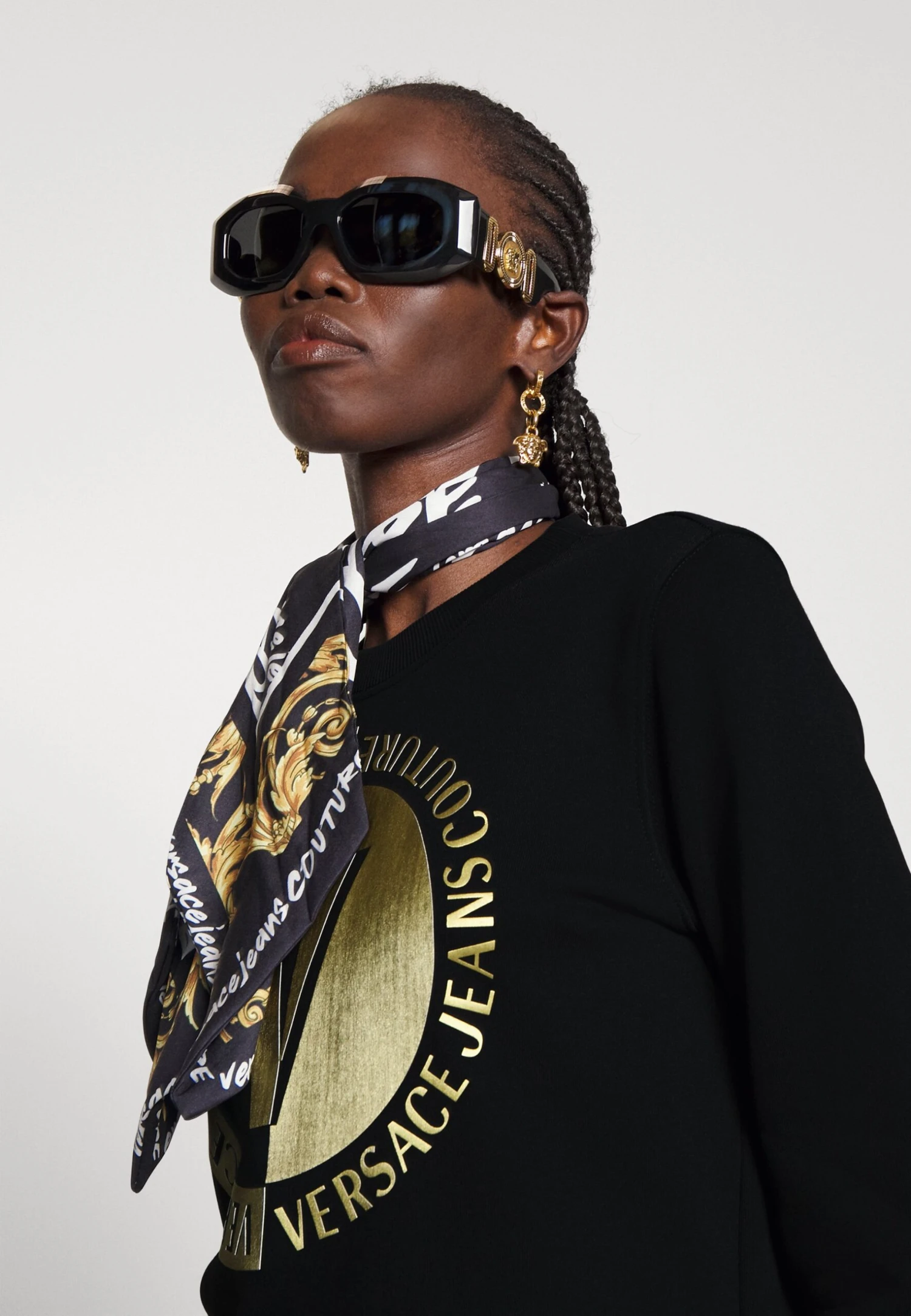 Versace Jeans Couture Sweatshirt - Black/Gold 6 Versace Jeans Couture Sweatshirt - Black/Gold – Image 4