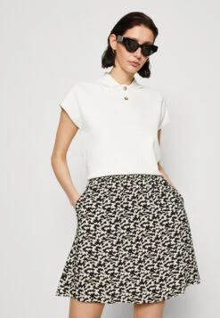 Tom Tailor Jupe Trapèze - Black 11 Tom Tailor Jupe Trapèze - Black -Magasin Général De Mode ed767044a7b54a9b9f8361642c384334