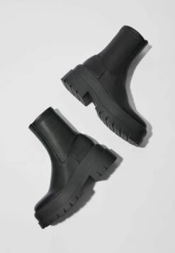 BERSHKA Bottines À Plateau - Black 14 BERSHKA Bottines À Plateau - Black -Magasin Général De Mode edb639a4270d47a6989eba2dba0f3abd