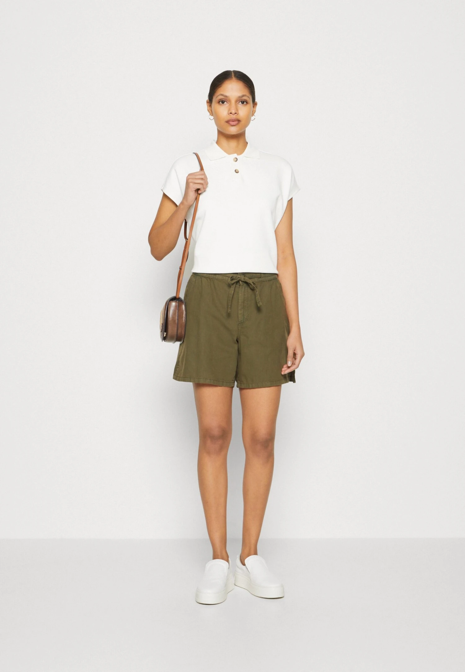 ESPRIT Short - Khaki Green 4 ESPRIT Short - Khaki Green – Image 2