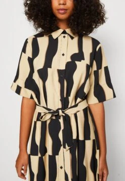 Minimum Idinna - Robe Chemise - Safari -Magasin Général De Mode ef05a1b1ae864da090685191a6398ec4