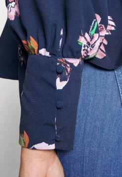 Vero Moda Curve Vmlydia Wrap - Blouse - Navy Blazer/Lana -Magasin Général De Mode f1563e977927495083eb333ea89787c8