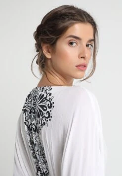 Buffalo Tunic - Accessoire De Plage - Weiß/Schwarz -Magasin Général De Mode f1e2d6c820844611b6dbddfb8c2211a5