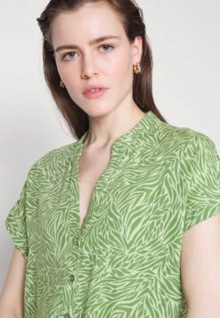 Vero Moda Tall Blouse - Reseda/Sara -Magasin Général De Mode f5d63b9ab8834827ac963d16fb38bd7a