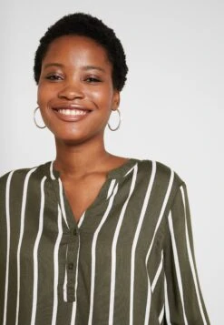 Kaffe Kastridy - Blouse - Grape Leaf/Chalk -Magasin Général De Mode f840061571b644f7984a6da405c901be