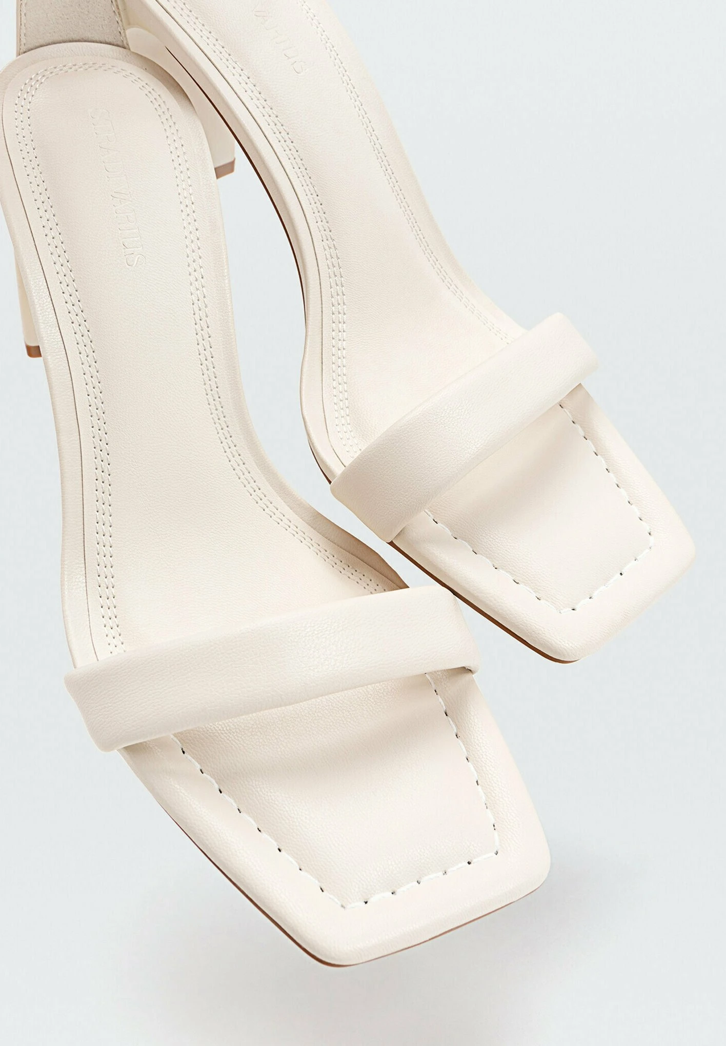 Stradivarius Mit Gesteppten Riemchen - Chaussures De Mariée - Off White 8 Stradivarius Mit Gesteppten Riemchen - Chaussures De Mariée - Off White – Image 6