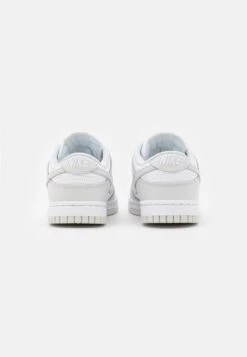 Nike Sportswear Dunk - Baskets Basses - White/Photon Dust White 9 Nike Sportswear Dunk - Baskets Basses - White/Photon Dust White -Magasin Général De Mode fb412f6efd964575a9234e68c794d26a