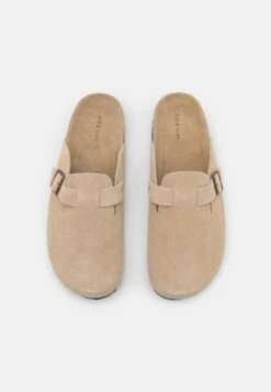 Pier One Leather Unisex - Chaussons - Beige -Magasin Général De Mode fb9c0aed91d14aa2a90f9e1af6a1df5d