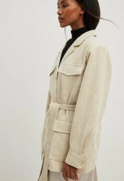 NA-KD Mit Fronttasche - Trench - Light Beige -Magasin Général De Mode fcf18c1ff84d4bb79a186cbad8a3f7e8