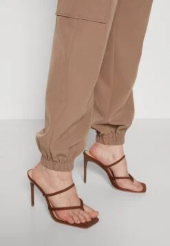 Vila Vicarolina Pant - Pantalon Cargo - Camel 13 Vila Vicarolina Pant - Pantalon Cargo - Camel -Magasin Général De Mode fdb36091419e44d495ffdb4ffc98b9b7